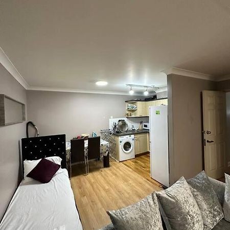 A 2 Standard Bedrooms Flat 伦敦 外观 照片