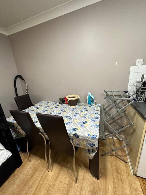 A 2 Standard Bedrooms Flat 伦敦 外观 照片
