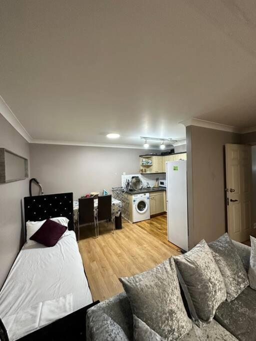 A 2 Standard Bedrooms Flat 伦敦 外观 照片