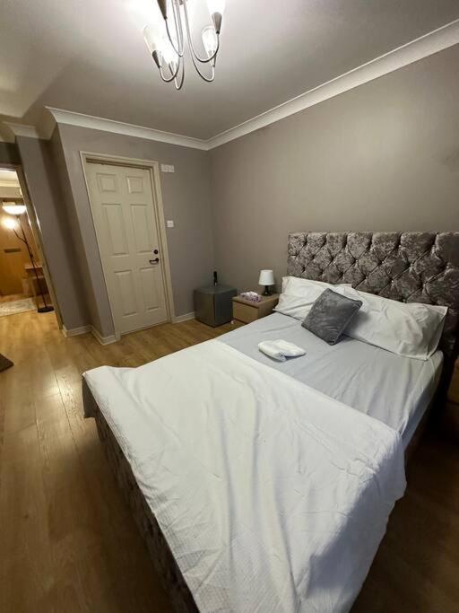 A 2 Standard Bedrooms Flat 伦敦 外观 照片