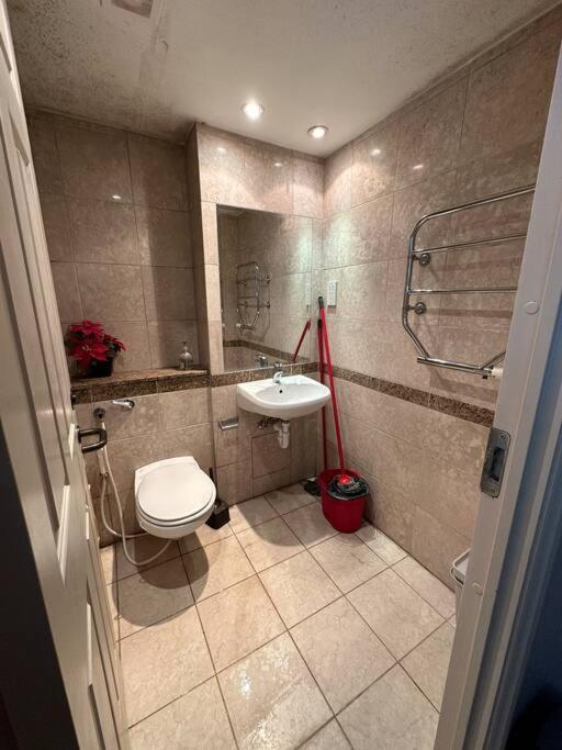 A 2 Standard Bedrooms Flat 伦敦 外观 照片