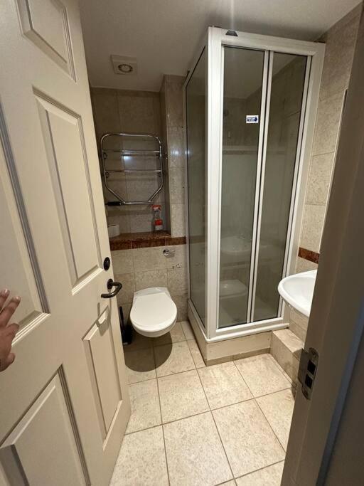 A 2 Standard Bedrooms Flat 伦敦 外观 照片